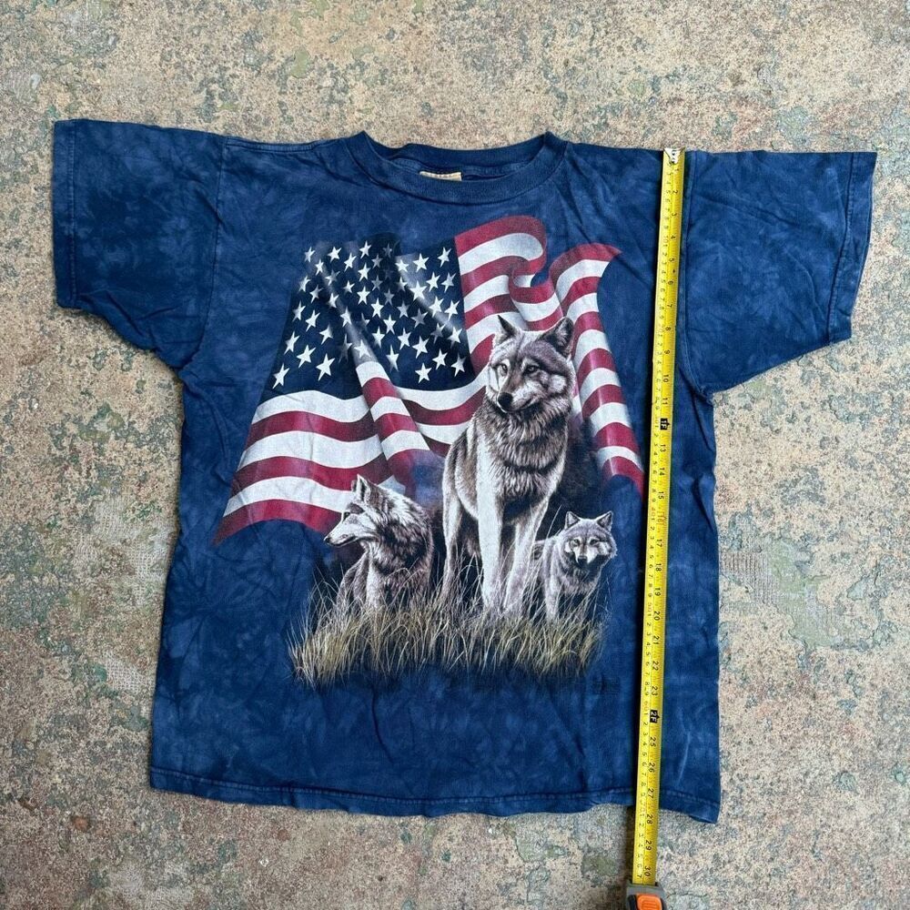 Vintage The Mountain Wolf USA Flag Portrait Y2K Nature Shirt
